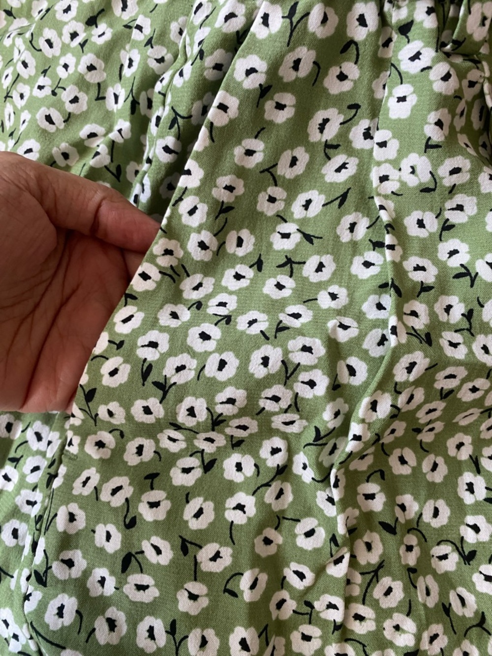 H&M Green Floral Paperbag Waist Shorts Sz.4 NWOT - Picture 8 of 8